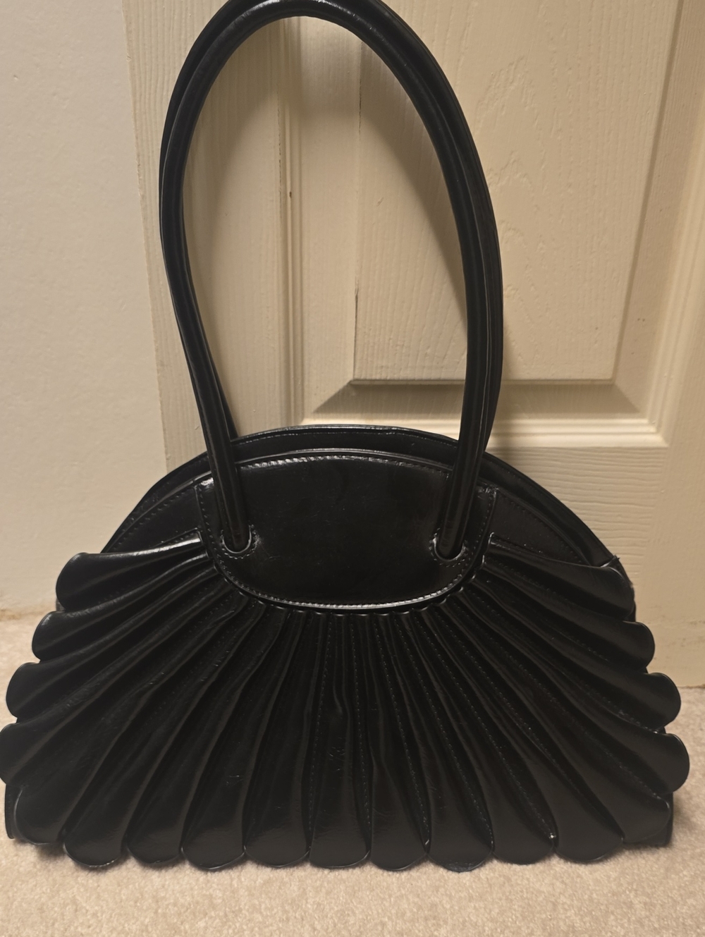 Black Pleated Shell-Style Women's Shoulder Handbag